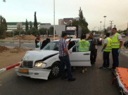 بالصور: إصابة سيدتين بحادث طرق في شارع اباهيلل في مدينة اللد